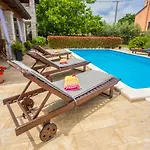 Medvidici Villa Rajki