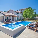 Medvidici Villa Rajki