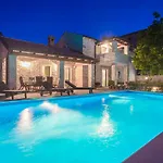 Medvidici Villa
