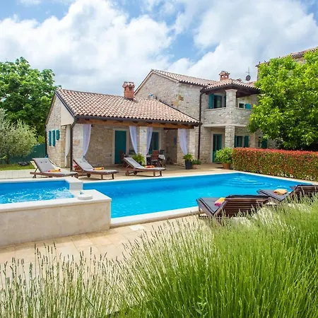 Medvidici Villa *