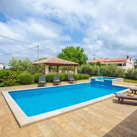 Medvidici Villa Rajki
