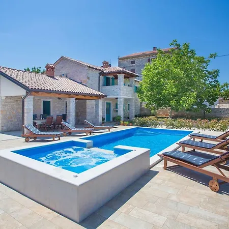 Medvidici Villa Rajki
