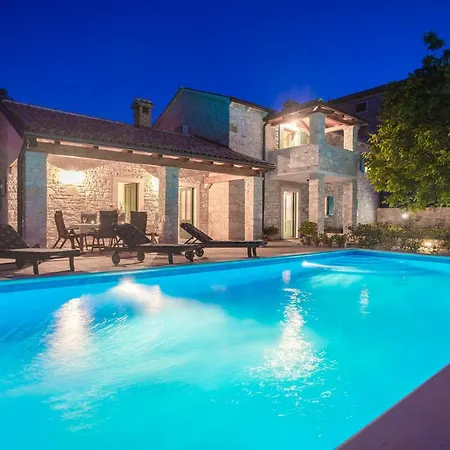 Medvidici Villa