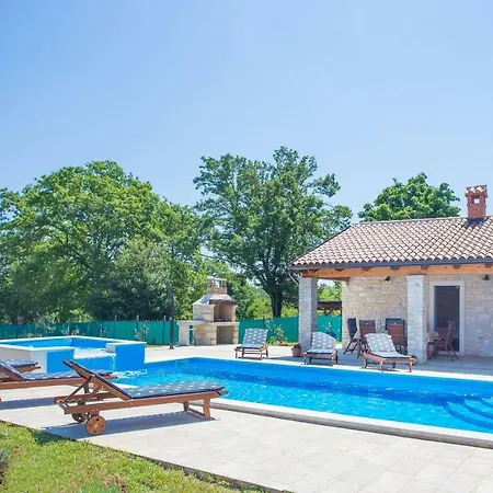 Medvidici Villa